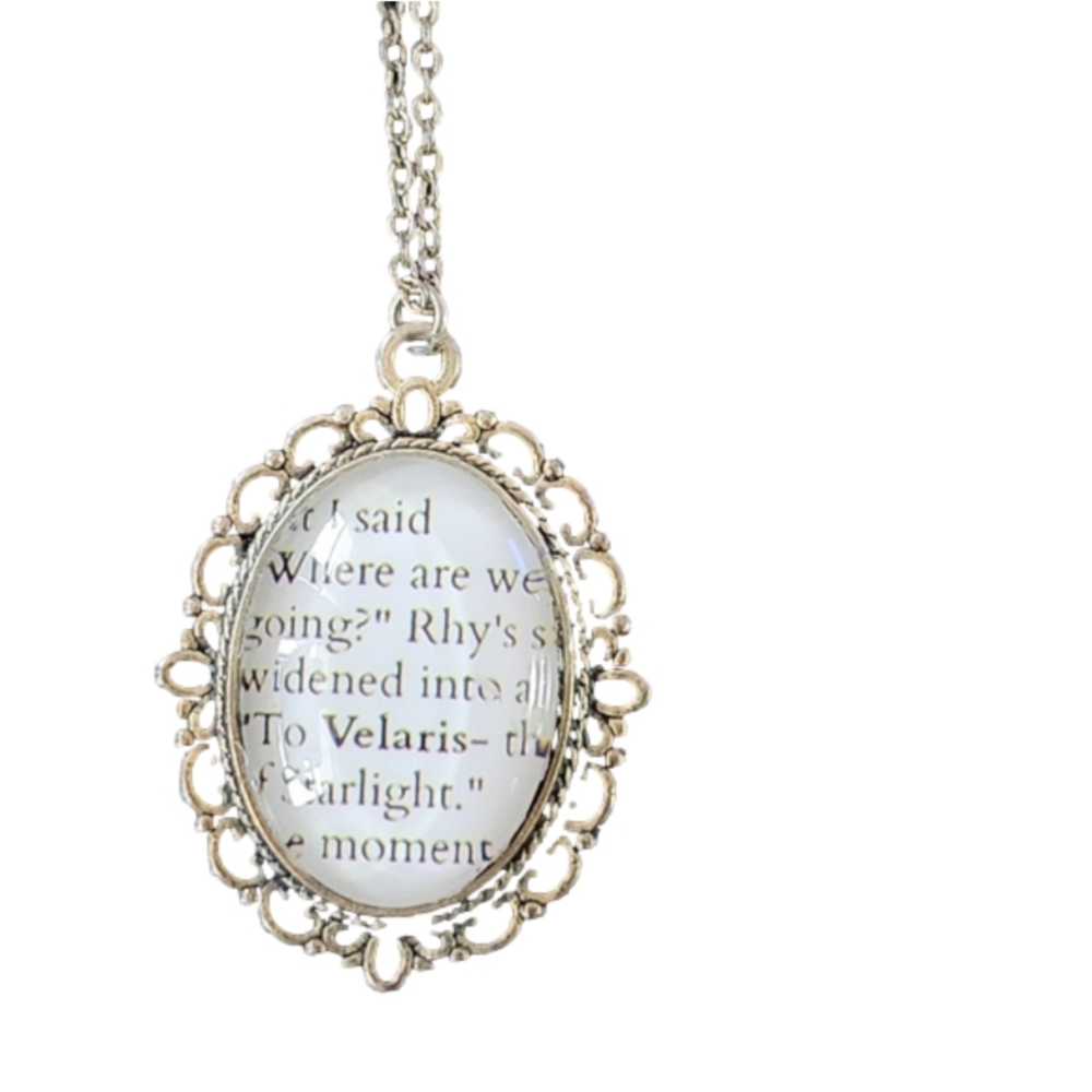 Fashion necklace for readers